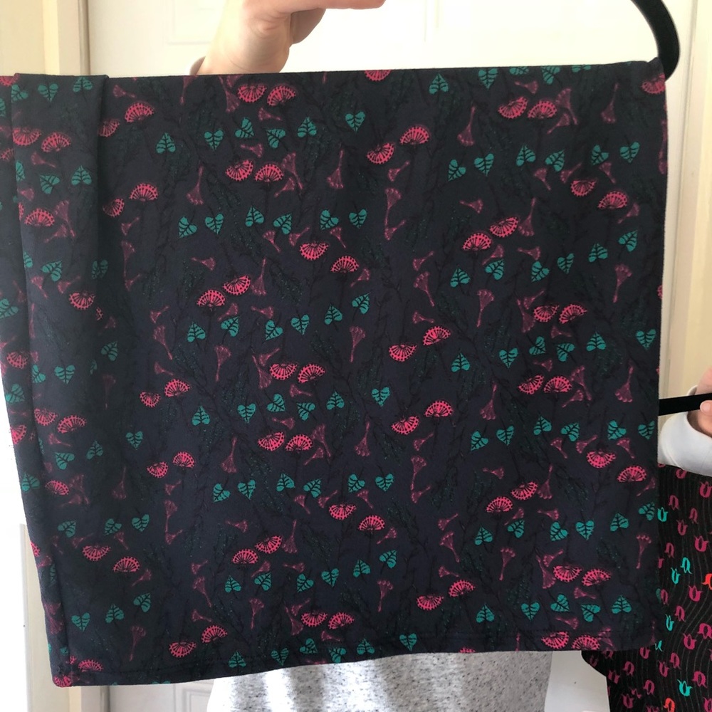 Small LuLaRoe Cassie NWT